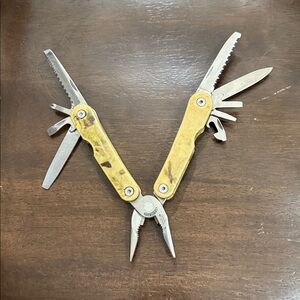 Appalachian Trail Camo Multi-Tool with Pliers and Blades